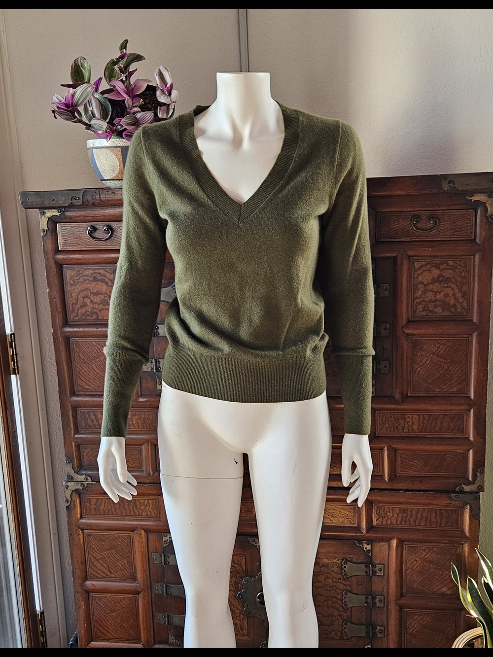 J Crew Cashmere Olive V-Neck Women's Sweater NEW!